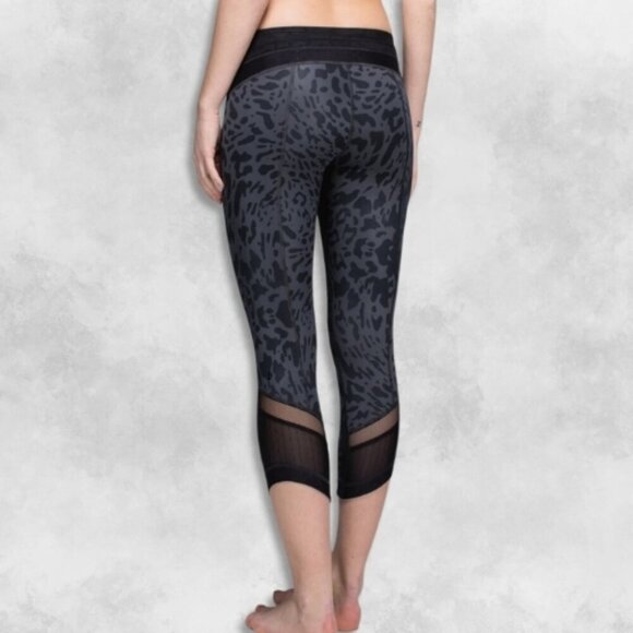 Lululemon Just Breathe Yoga Fit Leggings Crop Sweat Wicking Cheetah Print W US 6 - Picture 2 of 5